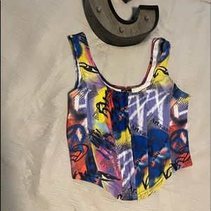 Crop top, graffiti, shirt. Ideal for a party, club.